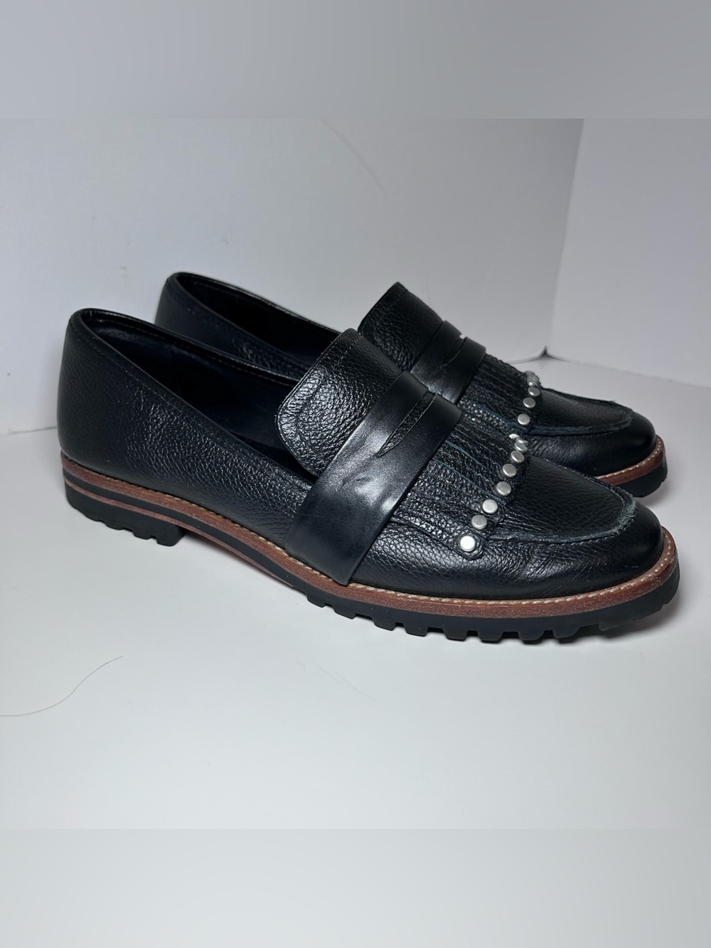 Bernardo Selma Leather Loafer Woman’s 8M Lug Sole Silver Rivets
